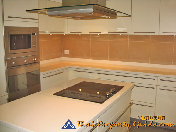 Condominium in Ploenchit : Athenee Residence 