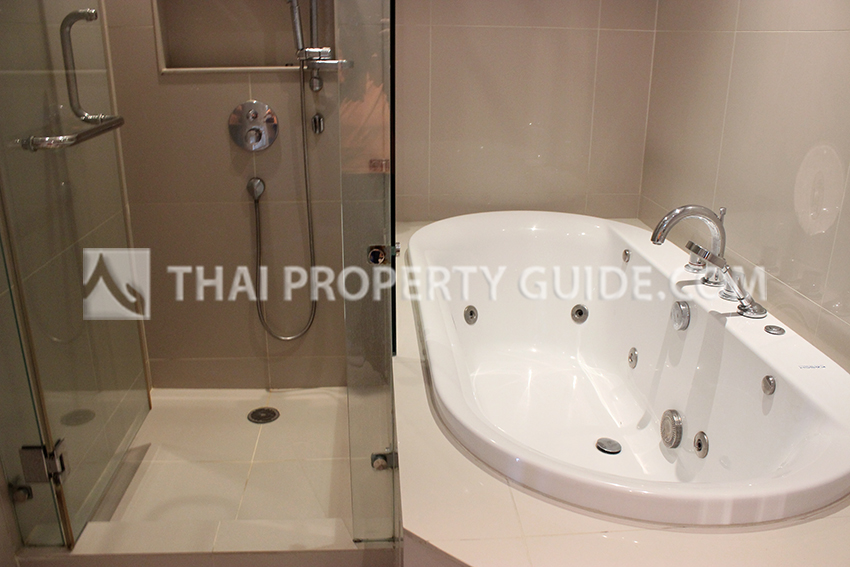Condominium in Ploenchit : Athenee Residence 