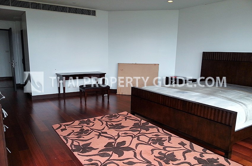 Condominium in Ploenchit 