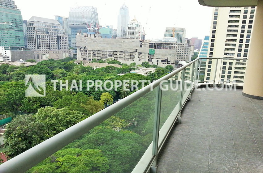 Condominium in Ploenchit 
