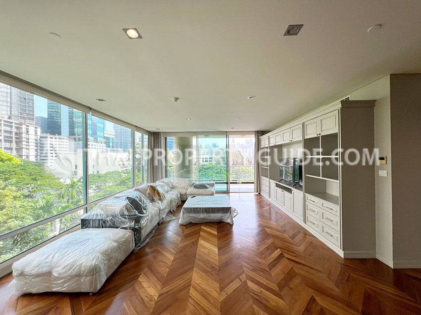 Condominium in Ploenchit
