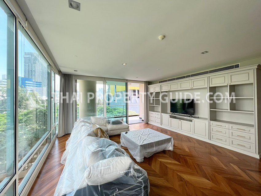 Condominium in Ploenchit 