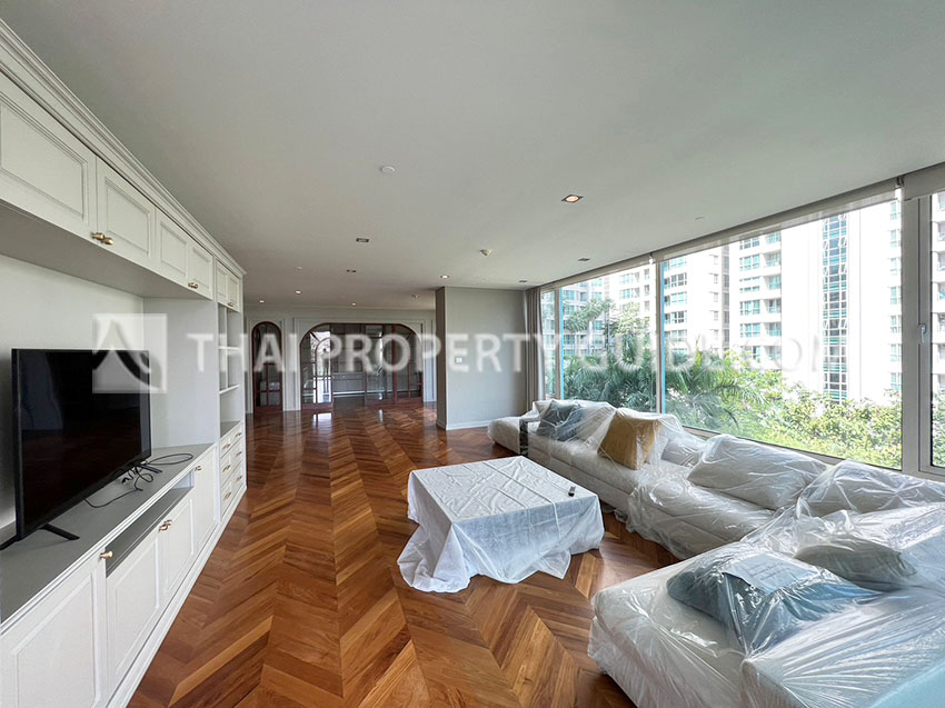 Condominium in Ploenchit 