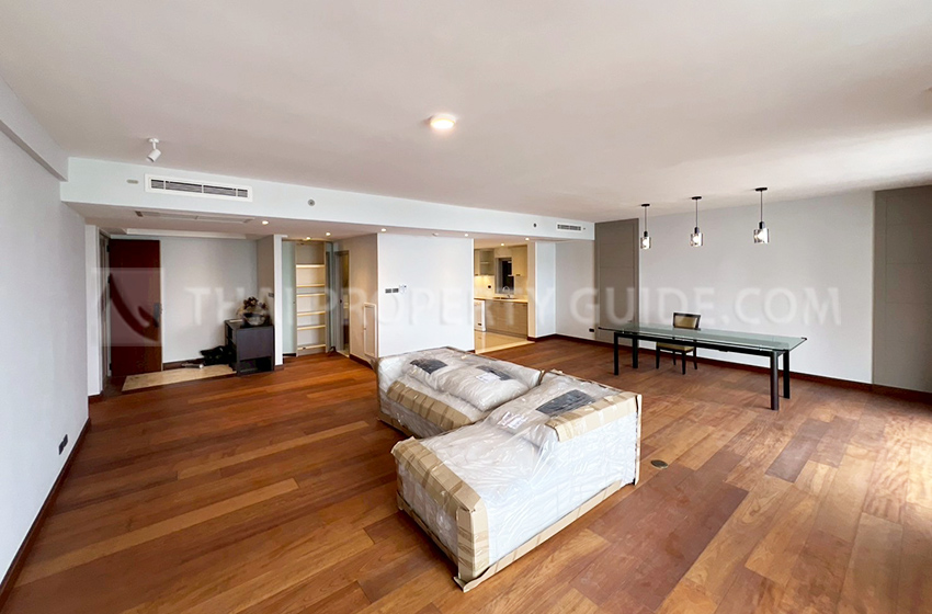 Condominium in Ploenchit