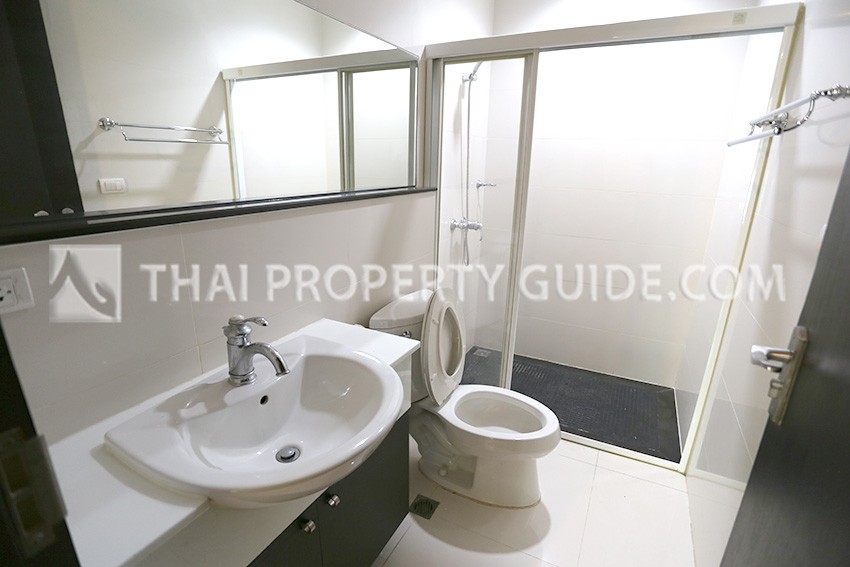 Condominium in Ploenchit 