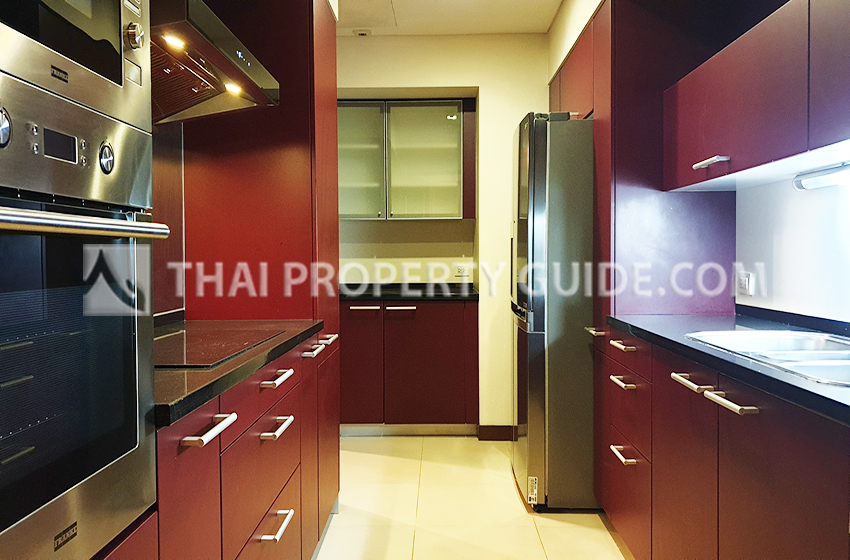 Condominium in Ploenchit 