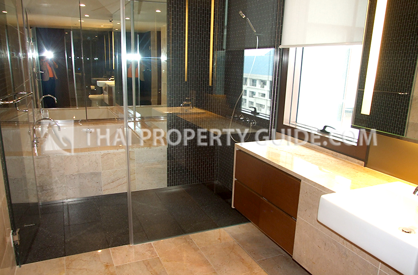 Condominium in Ploenchit : Hansar Rajdamri 