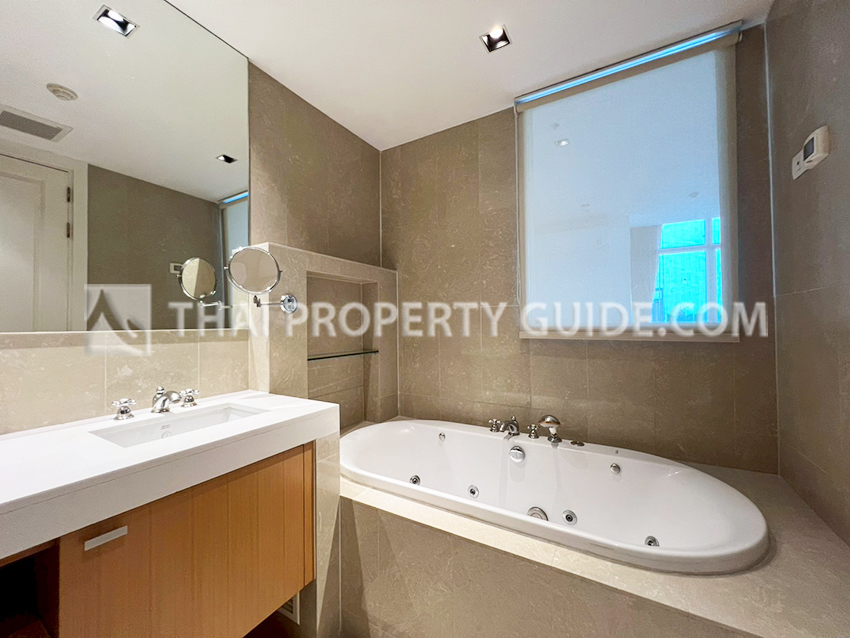 Condominium in Ploenchit : Athenee Residence 