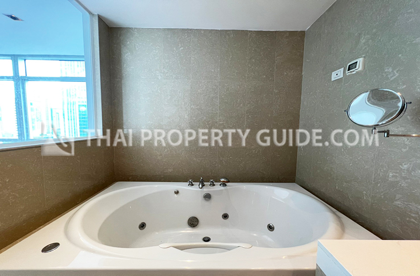 Condominium in Ploenchit : Athenee Residence 