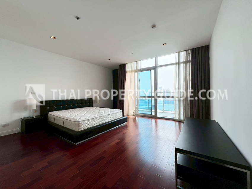 Condominium in Ploenchit : Athenee Residence 