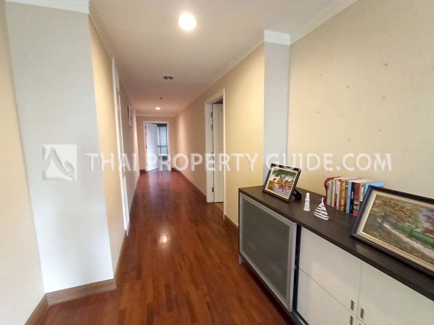 Condominium in Ploenchit 