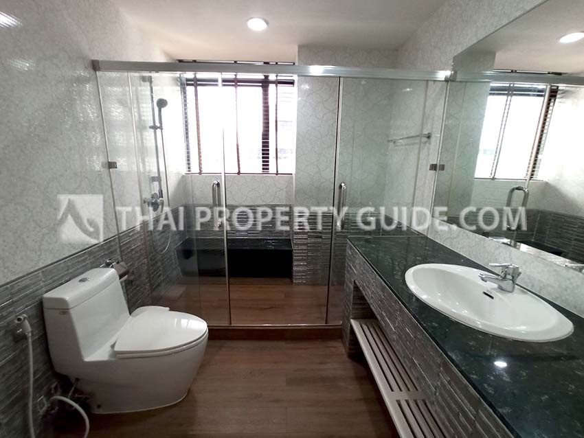 Condominium in Ploenchit 