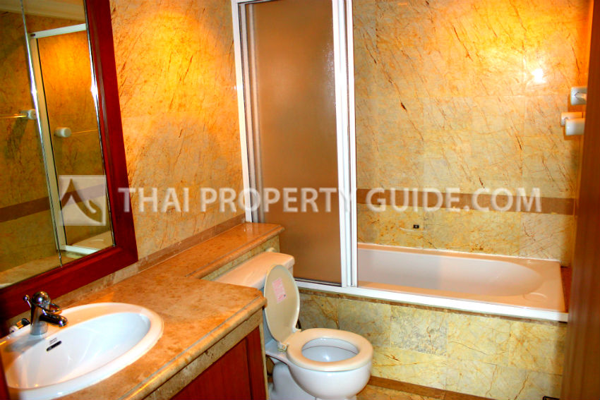 Condominium in Ploenchit 