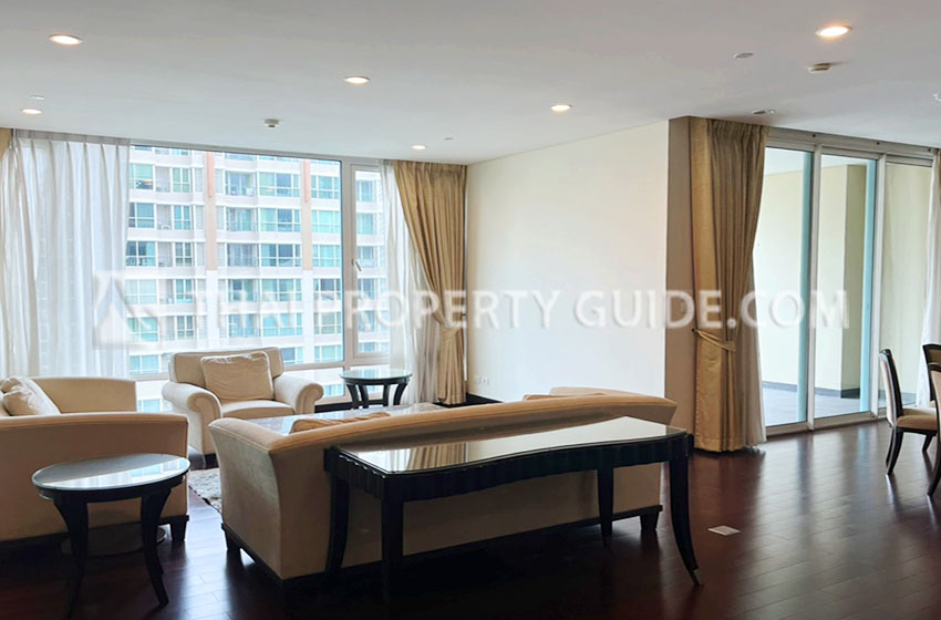 Condominium in Ploenchit 
