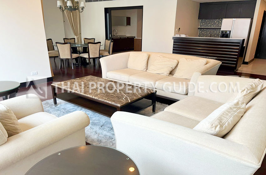 Condominium in Ploenchit 