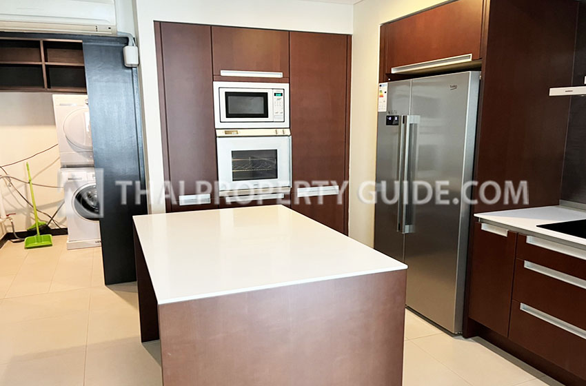 Condominium in Ploenchit 