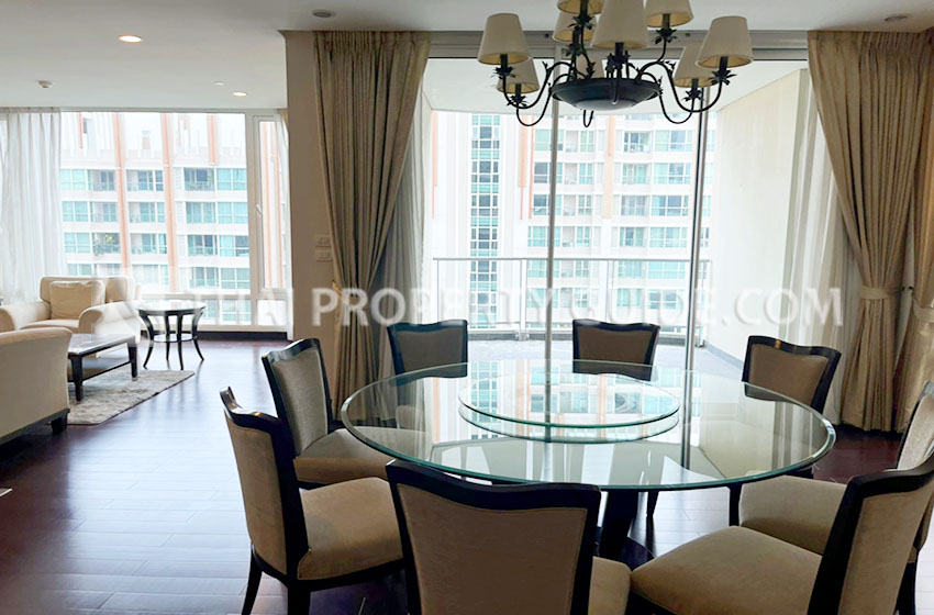 Condominium in Ploenchit 