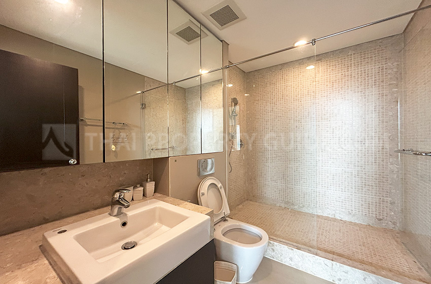 Condominium in Ploenchit 