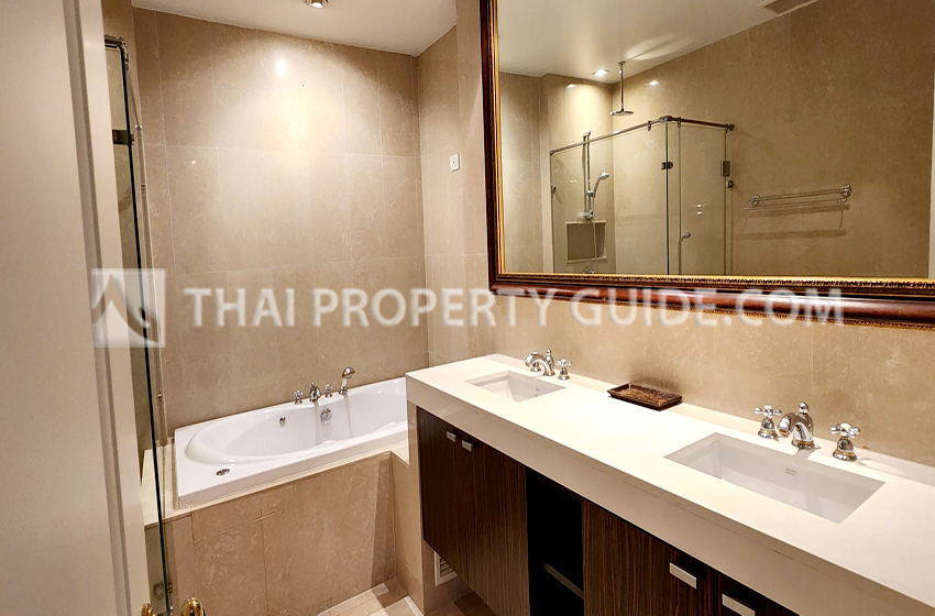 Condominium in Ploenchit : Athenee Residence 