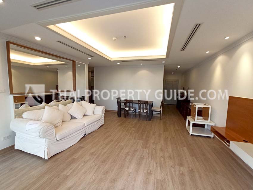 Condominium in Ploenchit 