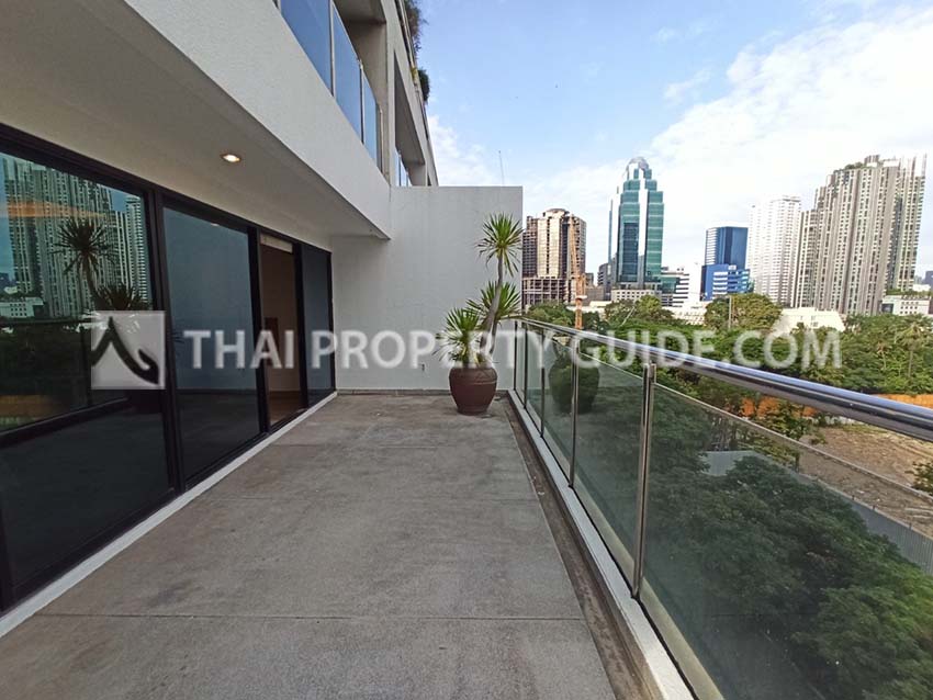 Condominium in Ploenchit 