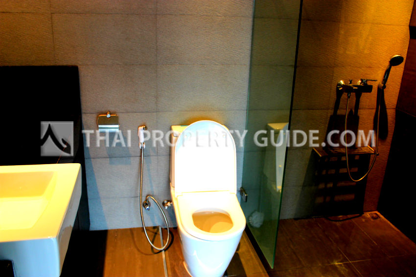 Condominium in Ploenchit 