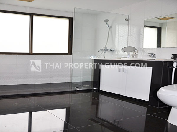 Condominium in Ploenchit 