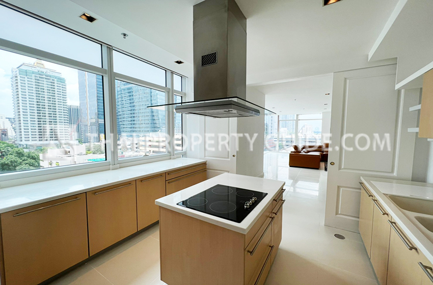 Condominium in Ploenchit : Athenee Residence 