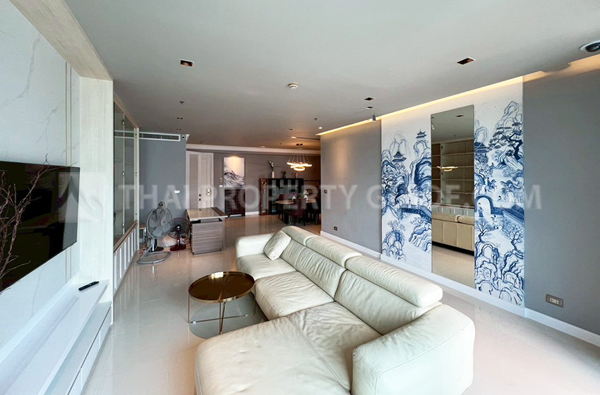 Condominium in Ploenchit : Athenee Residence 