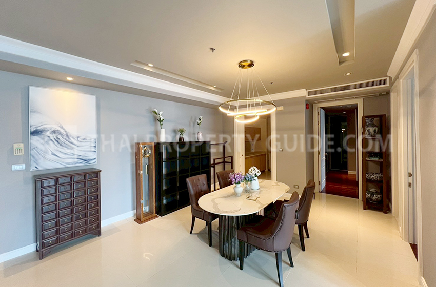 Condominium in Ploenchit : Athenee Residence 