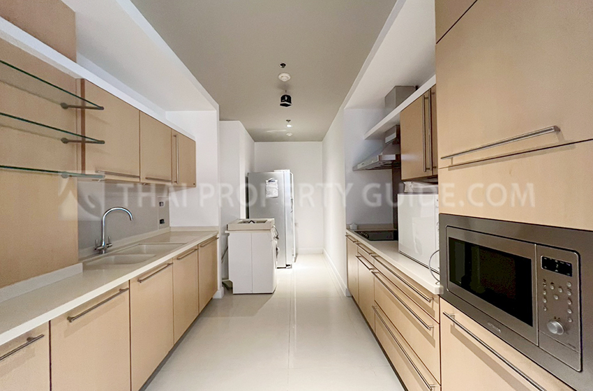 Condominium in Ploenchit : Athenee Residence 