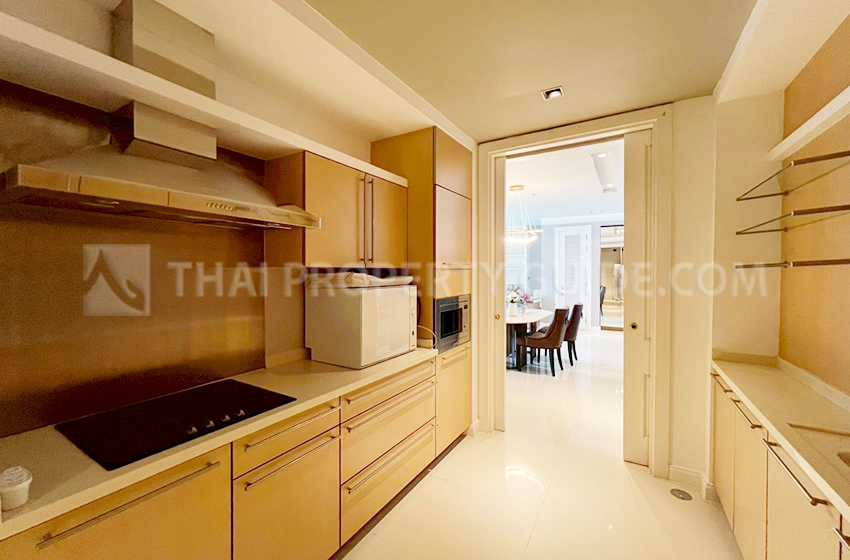Condominium in Ploenchit : Athenee Residence 