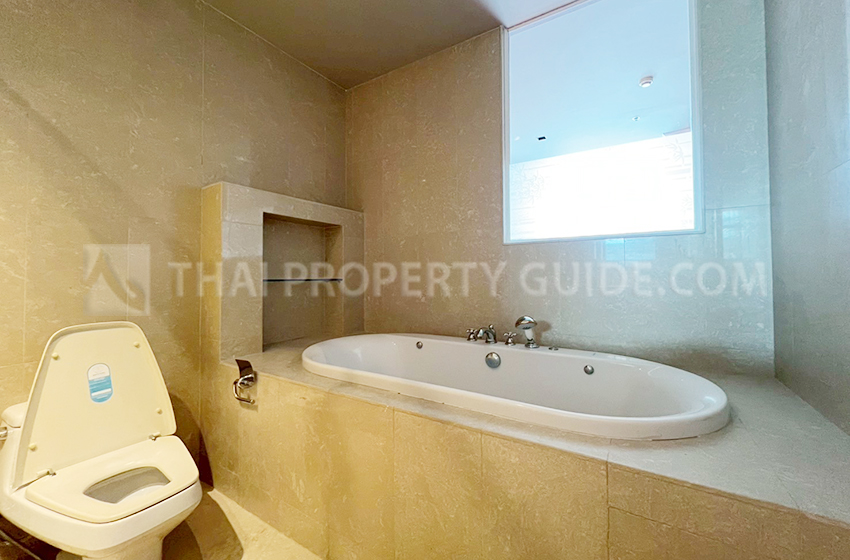 Condominium in Ploenchit : Athenee Residence 