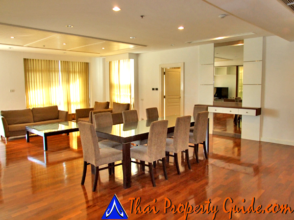 Condominium in Ploenchit 