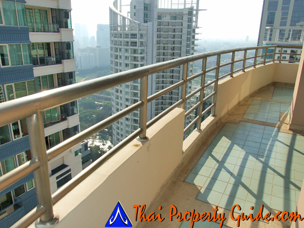 Condominium in Ploenchit 