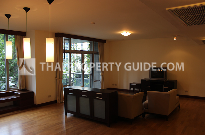 Condominium in Ploenchit 