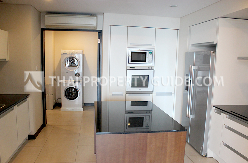 Condominium in Ploenchit 