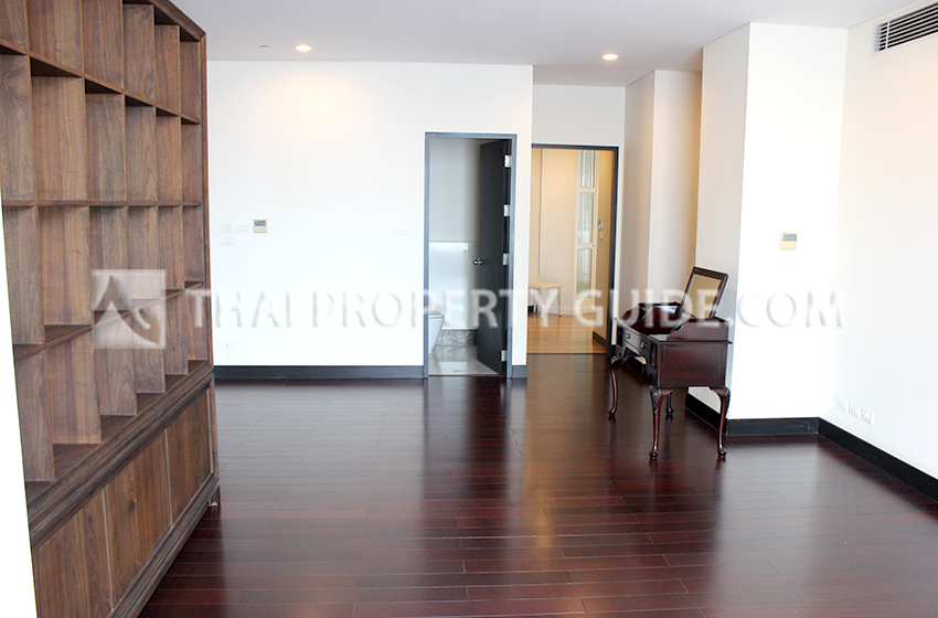 Condominium in Ploenchit 