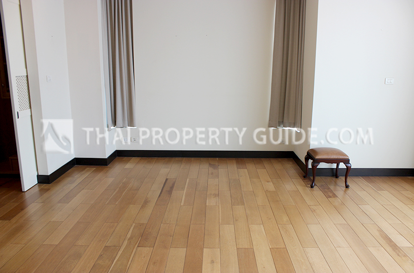 Condominium in Ploenchit 