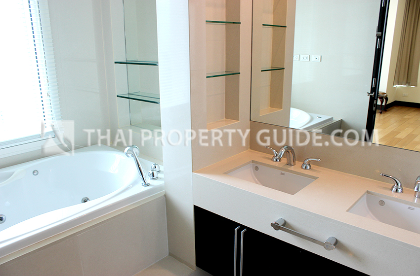 Condominium in Ploenchit 