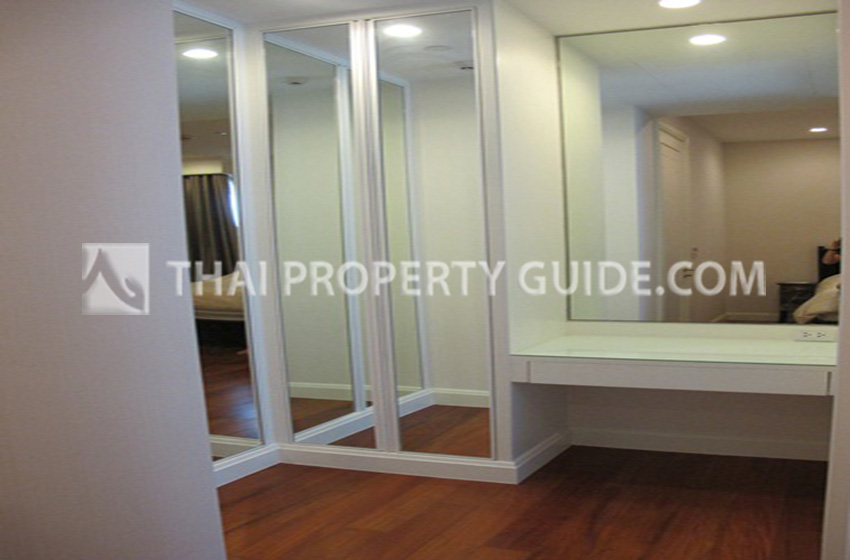 Condominium in Ploenchit 
