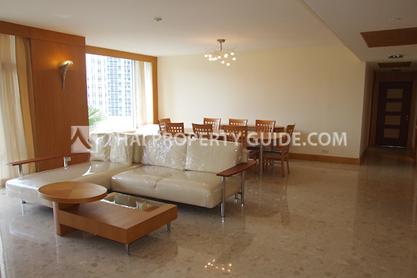 Condominium in Ploenchit 