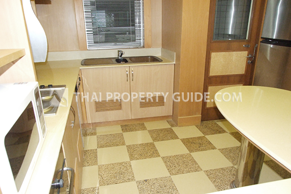 Condominium in Ploenchit 