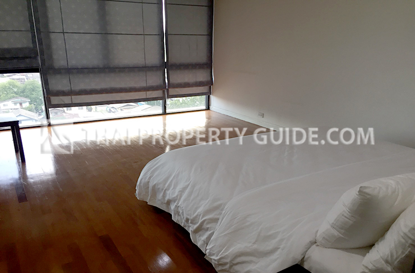 Condominium in Ploenchit 