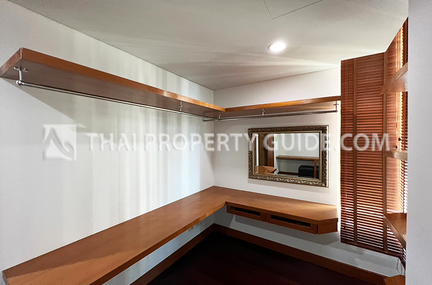 Condominium in Ploenchit 