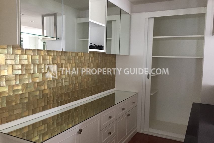 Condominium in Ploenchit 