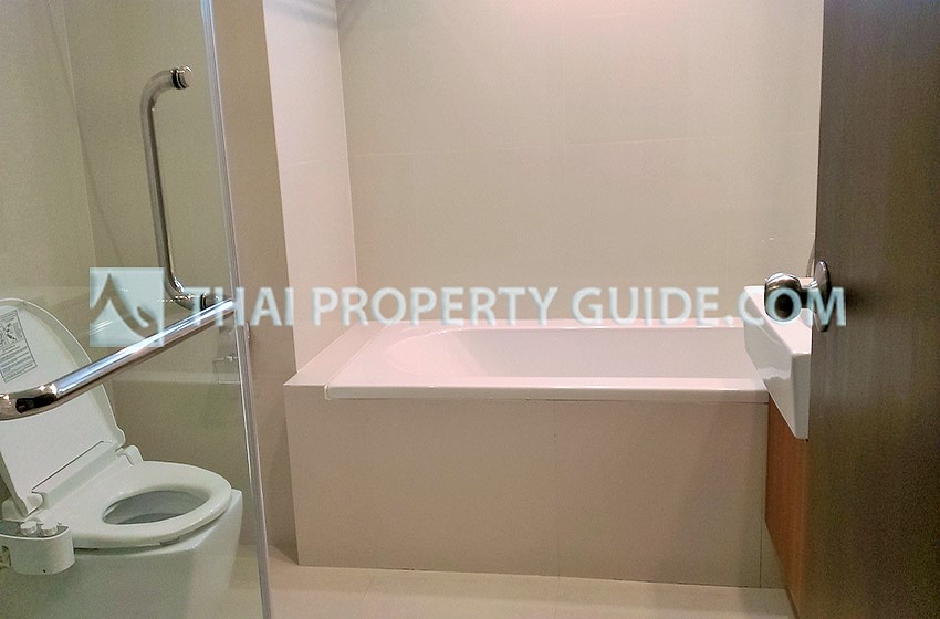 Condominium in Ploenchit 