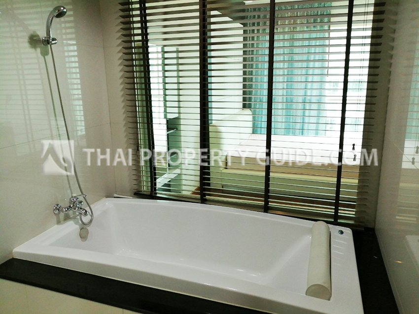 Condominium in Ploenchit 