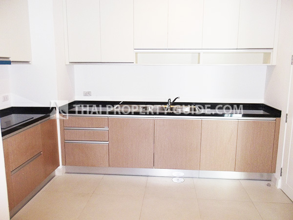 Condominium in Ploenchit 