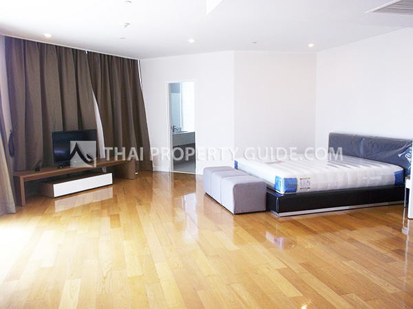 Condominium in Ploenchit 